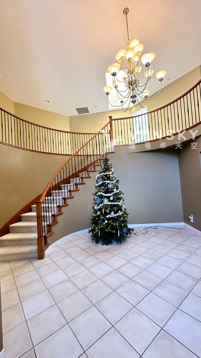 240629183211_foyer .jpg